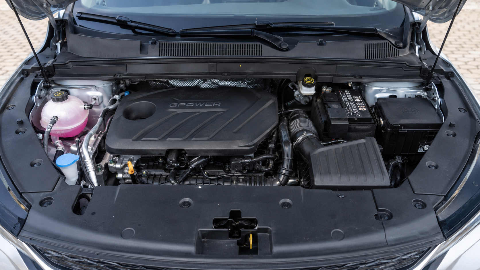Моторный отсек Geely Coolray